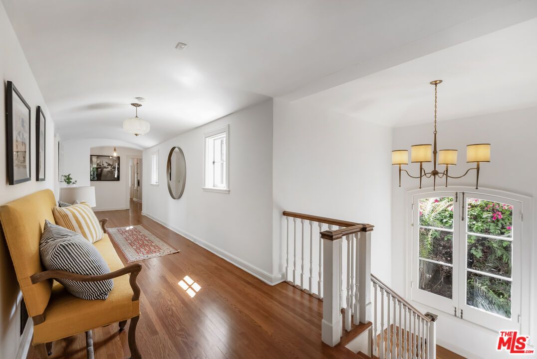 Chandelier, Interior, Wood Texture Flooring