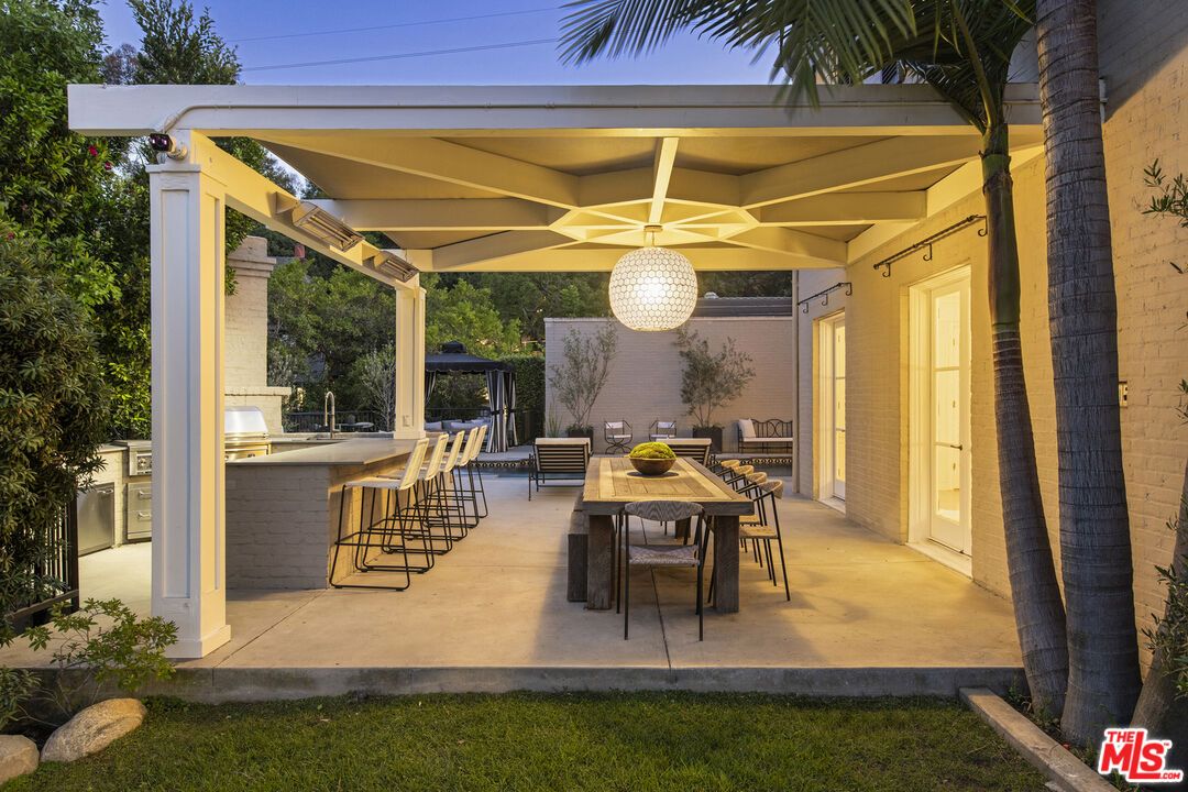Exterior, Outdoor Kitchen, Pendant Lights
