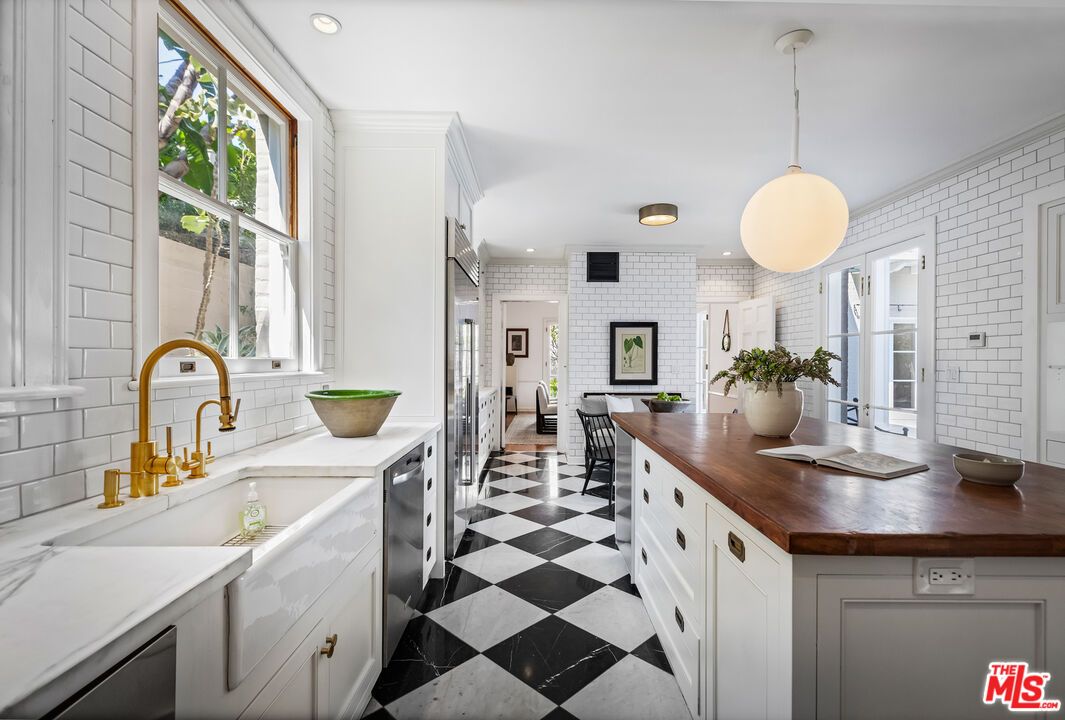 Interior, Kitchen, Pendant Lights, Recessed Lighting, Stone Walls
