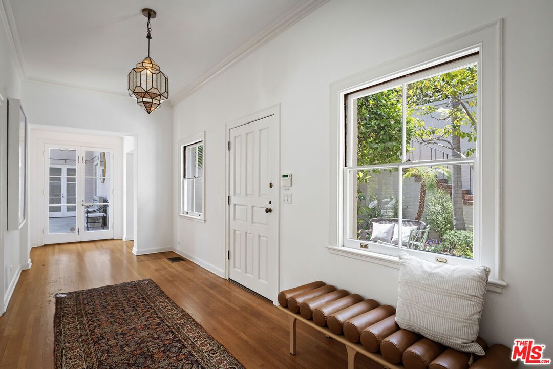 Interior, Pendant Lights, Wood Texture Flooring