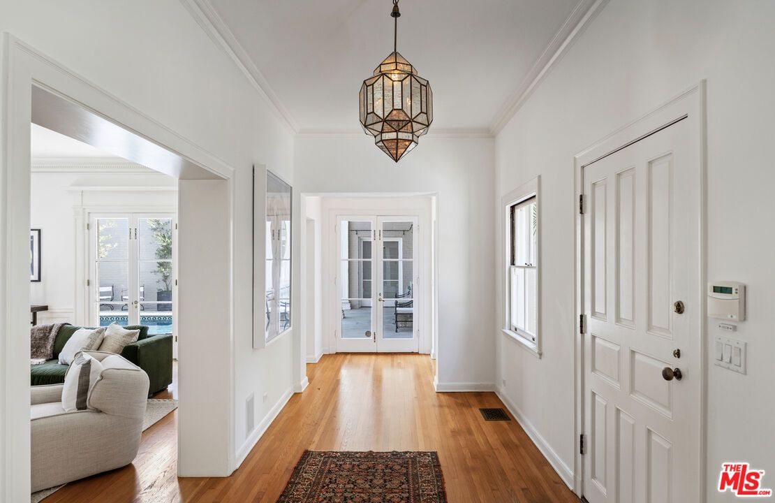 Interior, Pendant Lights, Wood Texture Flooring