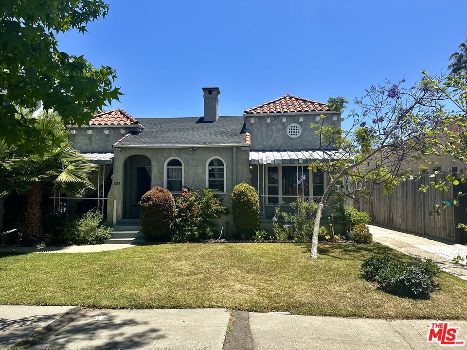 Backyard, Exterior, Facade, Mediterranean