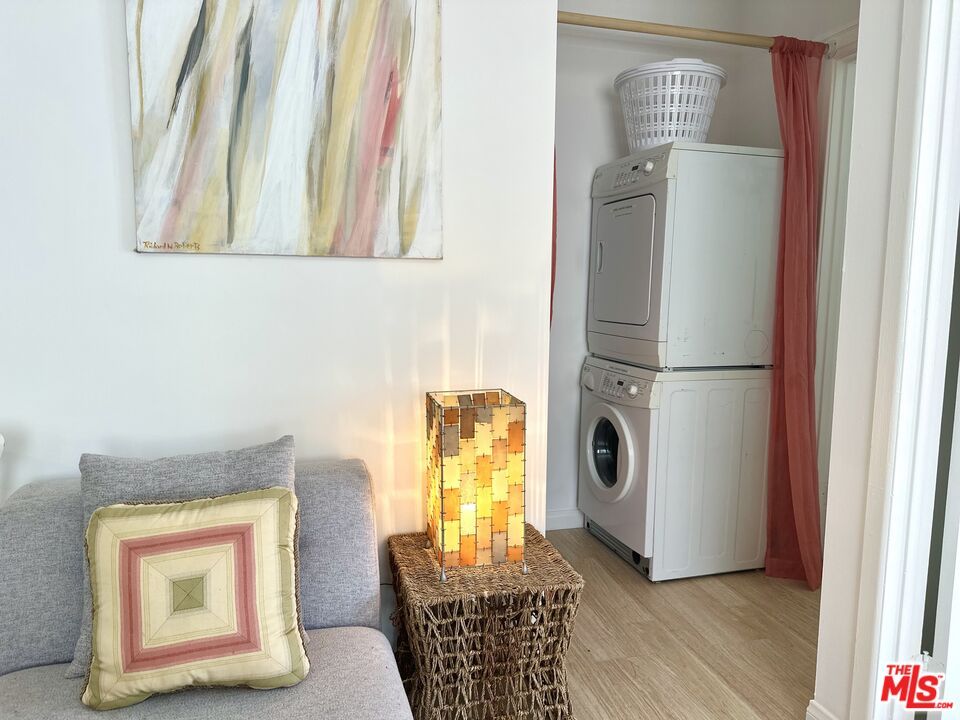 Interior, Utility Closets, Washer, Wood Texture Flooring