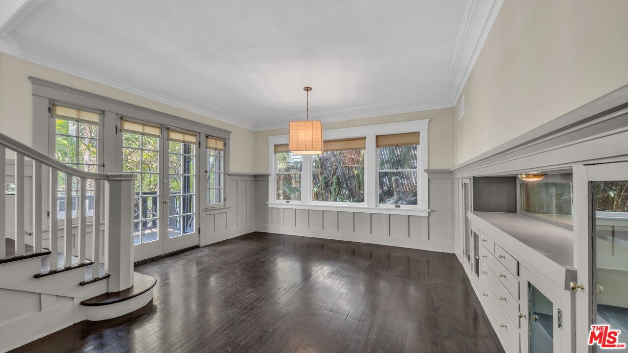 Interior, Pendant Lights, Wood Texture Flooring
