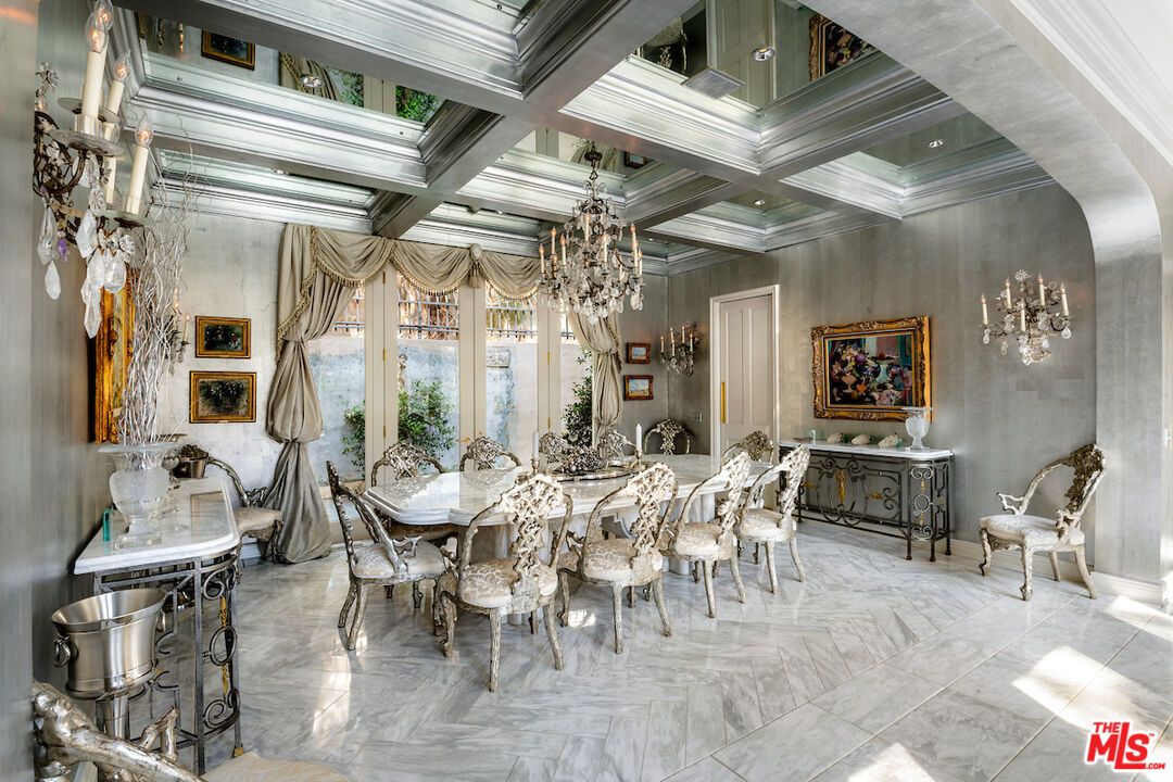 Chandelier, Dining room, Interior