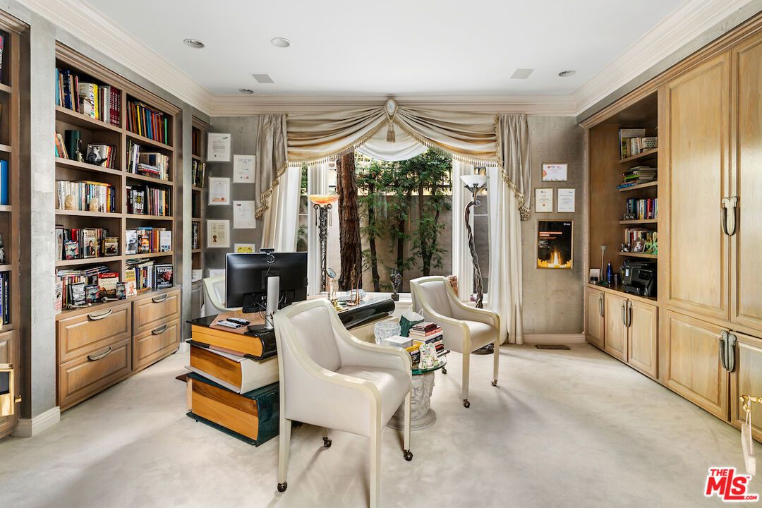 Home Office, Interior