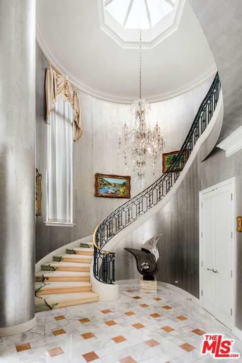 Chandelier, Interior