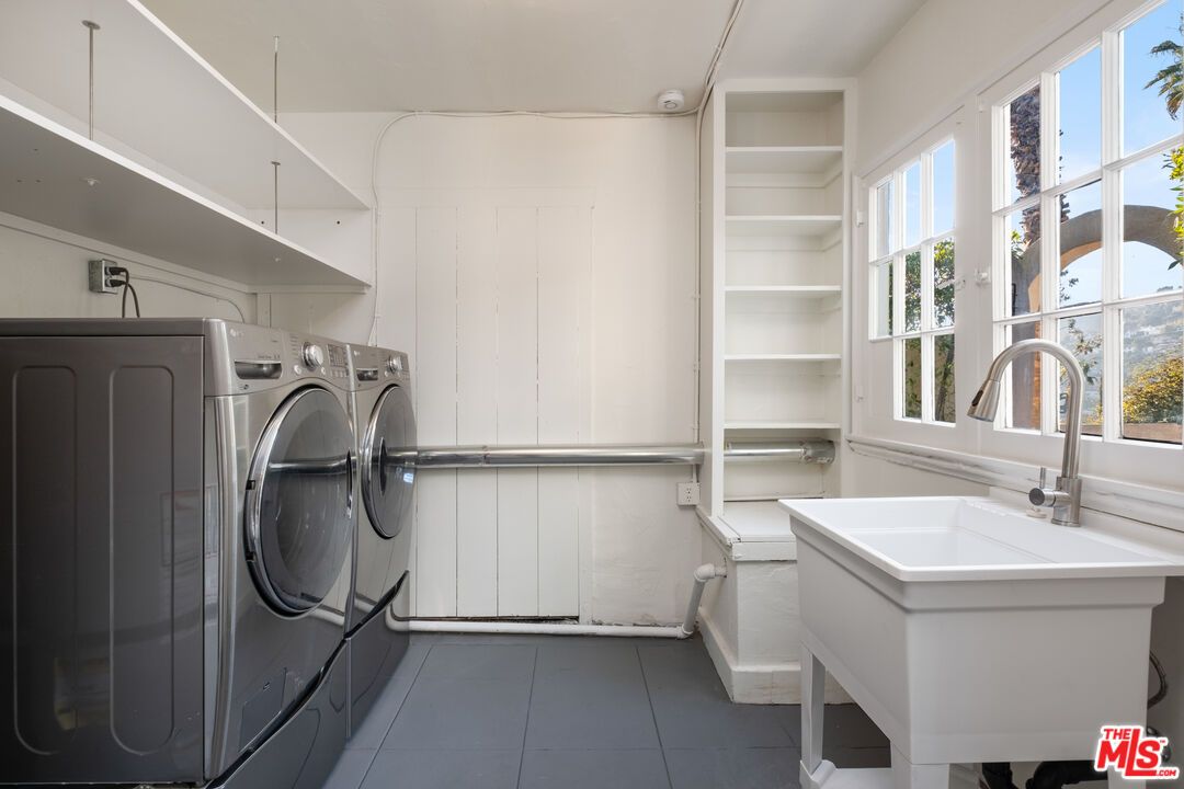 Interior, Washer