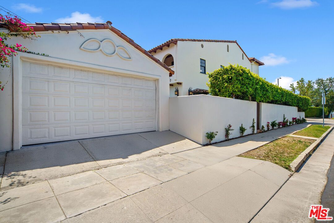 Detached Garage, Exterior