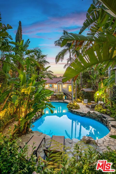 Exterior, Pool
