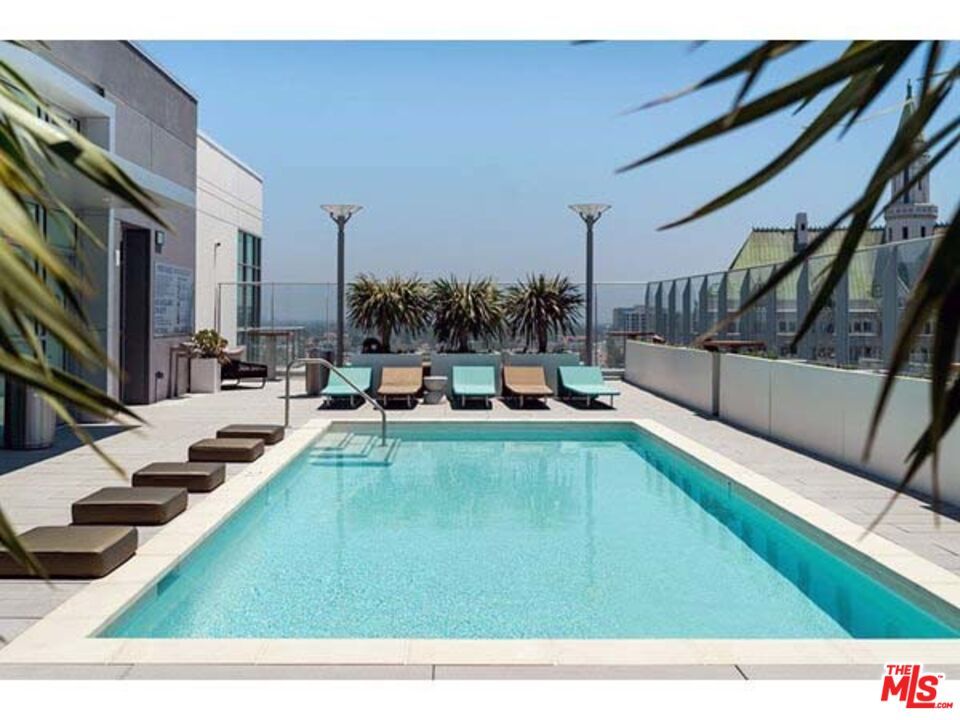 Exterior, Pool, Water