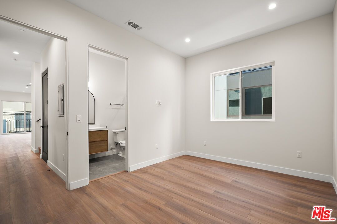 Bathroom, Interior, Recessed Lighting, Wood Texture Flooring