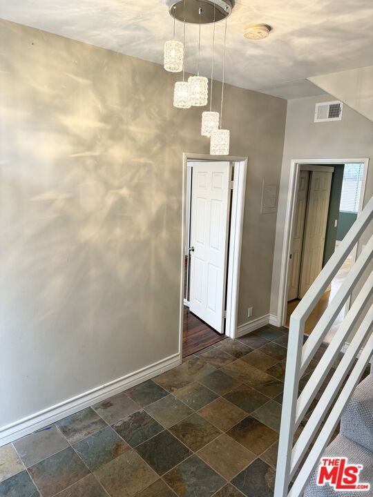 Empty room, Interior, Pendant Lights