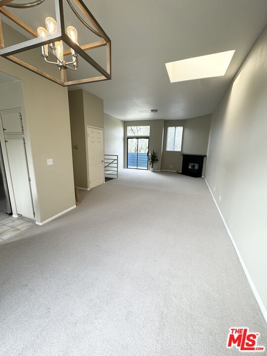 Empty room, Interior