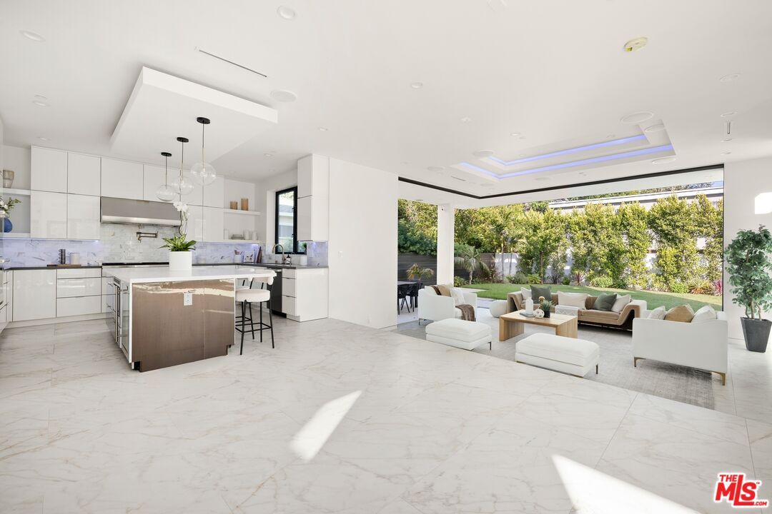 Interior, Kitchen, Living room, Marble, Pendant Lights, Recessed Lighting