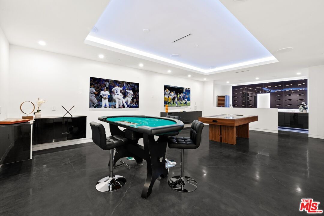 Billiard Table, Game Room, Interior, Recessed Lighting