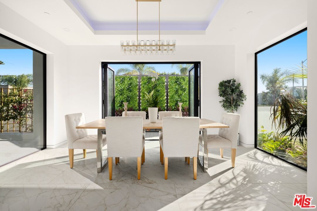 Chandelier, Dining room, Interior, Marble, Pendant Lights