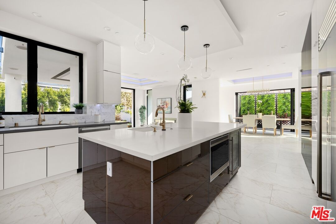 Chandelier, Dining room, Interior, Kitchen, Marble, Pendant Lights, Recessed Lighting