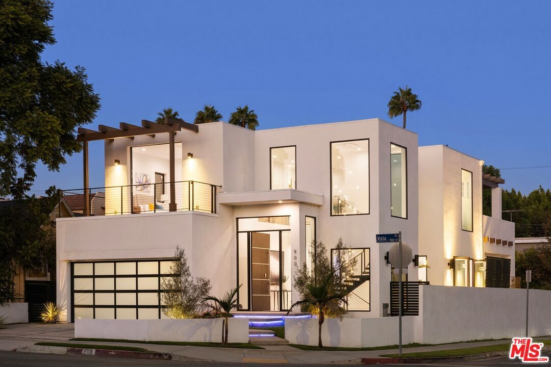 Attached, Exterior, Facade, Modern