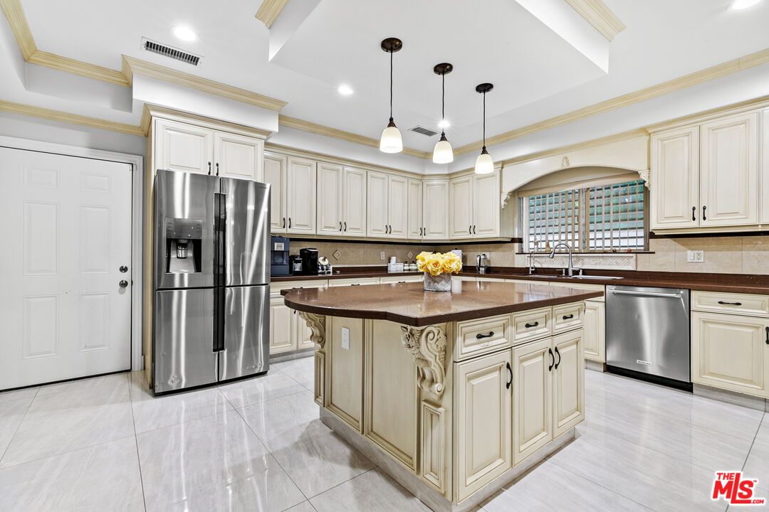 Interior, Kitchen, Pendant Lights, Recessed Lighting, Stainless Steel Appliances
