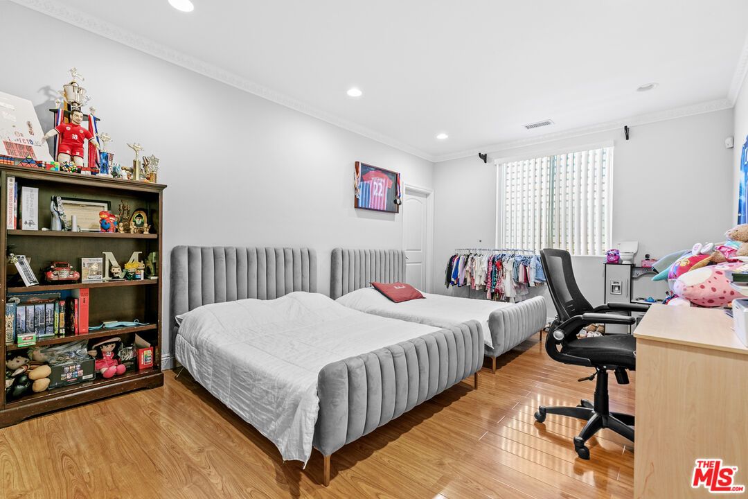 Bedroom, Home Office, Interior, Recessed Lighting, Wood Texture Flooring