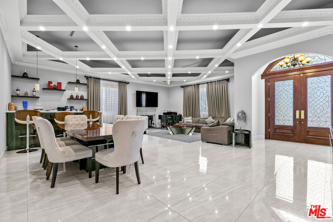 Dining room, Interior, Living room, Pendant Lights, Recessed Lighting