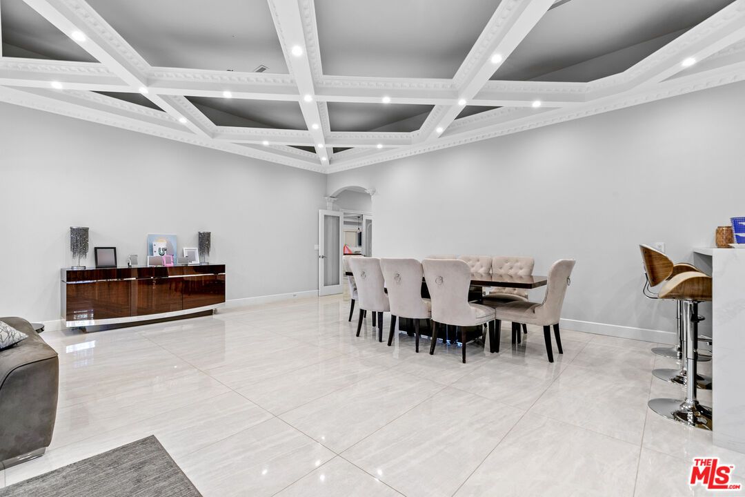 Dining room, Interior, Recessed Lighting