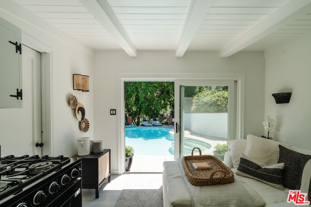 Interior, Kitchen, Living room, Pool, Stainless Steel Appliances