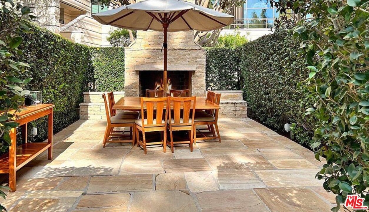 Exterior, Fireplace