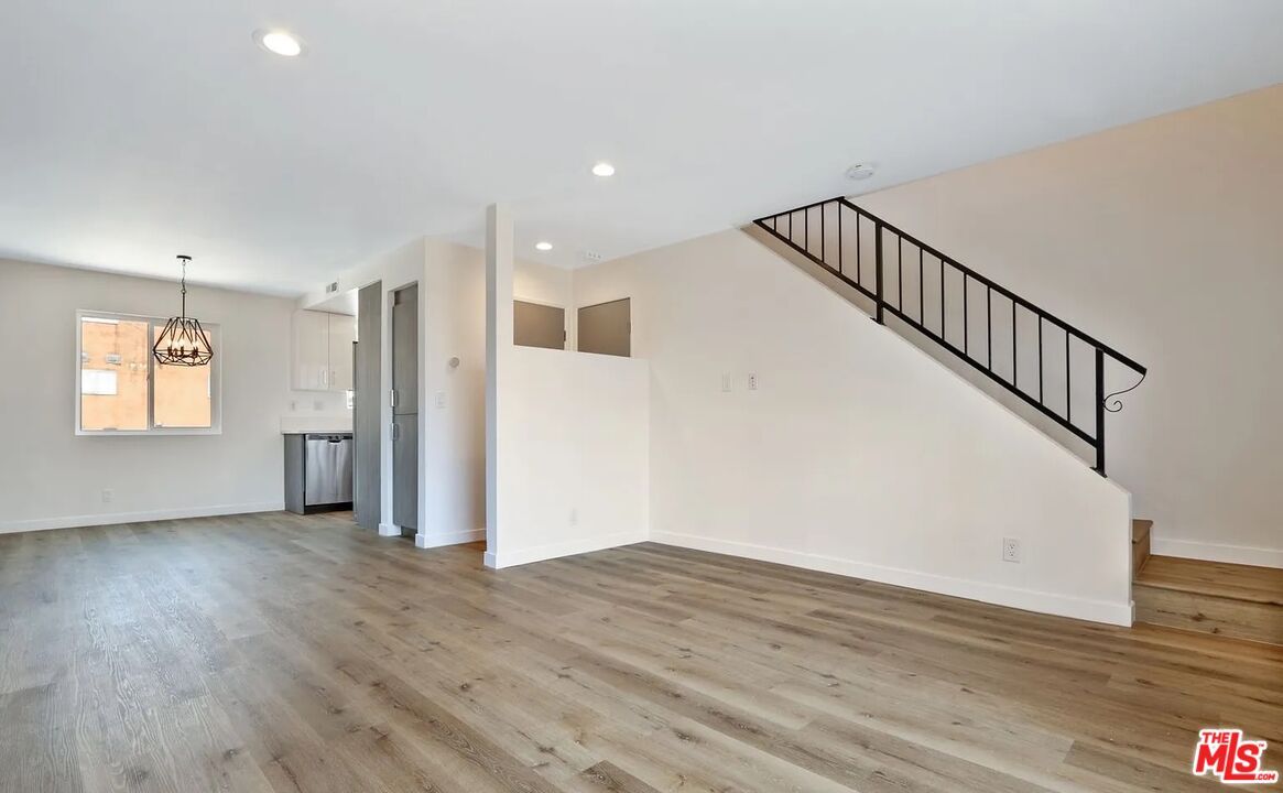 Chandelier, Empty room, Interior, Pendant Lights, Recessed Lighting, Wood Texture Flooring