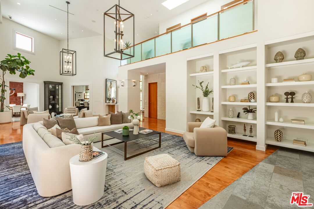 Interior, Living room, Pendant Lights, Recessed Lighting, Wood Texture Flooring