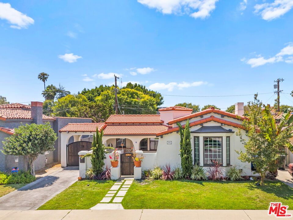 Attached, Exterior, Facade, Spanish Mediterranean