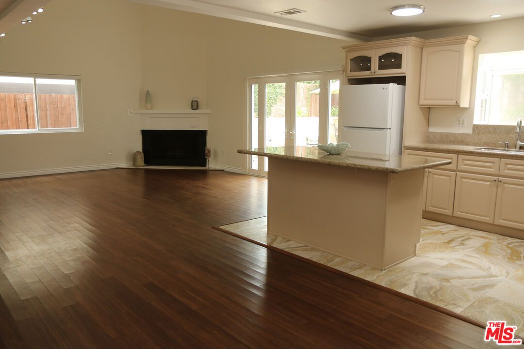 Fireplace, Interior, Kitchen, Recessed Lighting, Wood Texture Flooring
