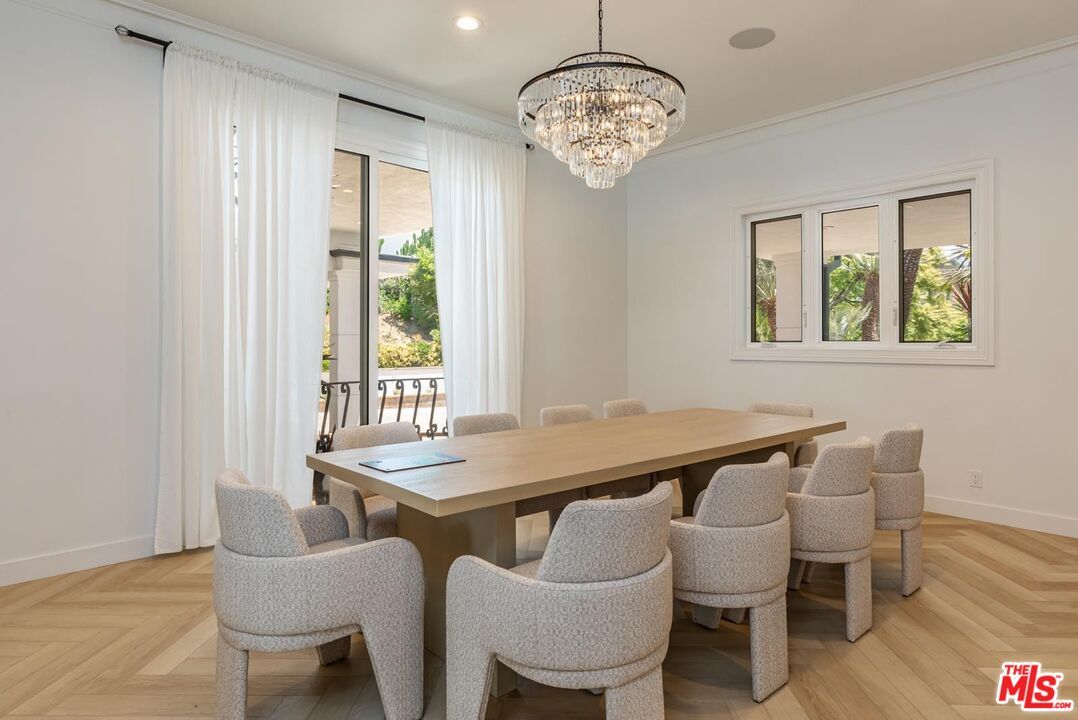 Chandelier, Dining room, Interior, Recessed Lighting, Wood Texture Flooring