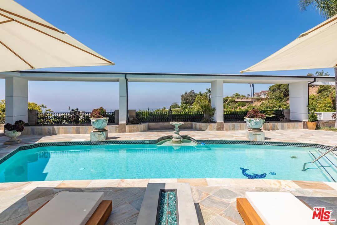 Exterior, Pool