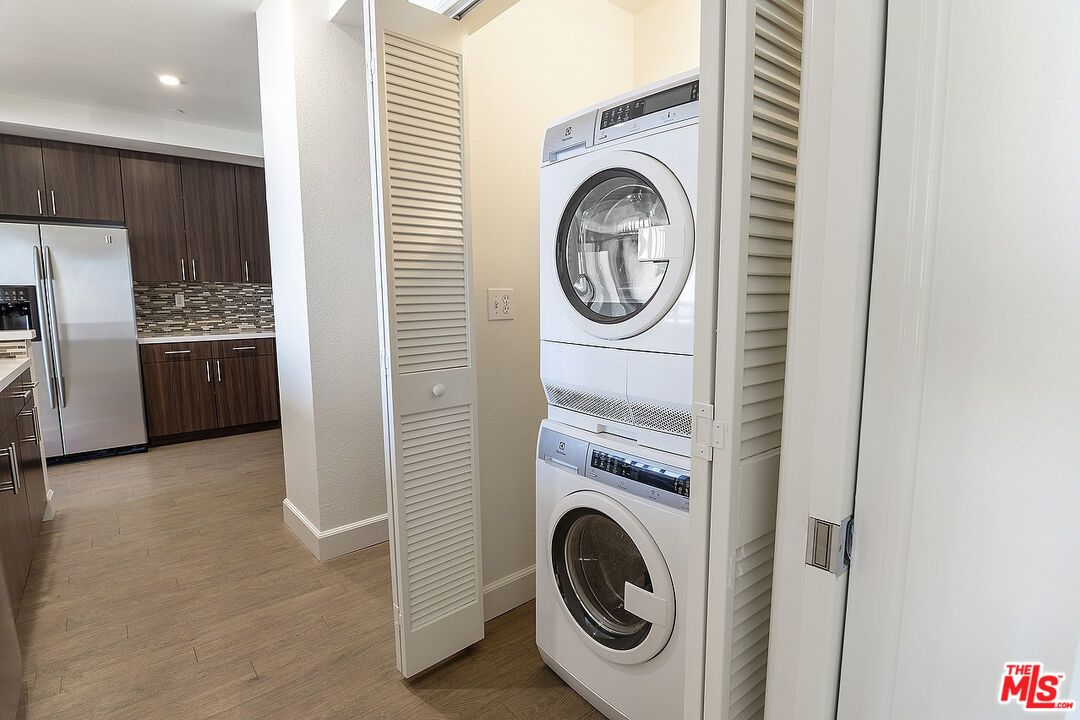 Interior, Recessed Lighting, Utility Closets, Washer, Wood Texture Flooring