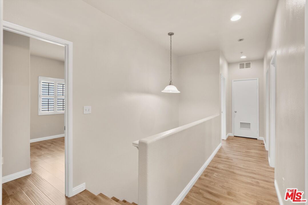 Interior, Pendant Lights, Recessed Lighting, Wood Texture Flooring