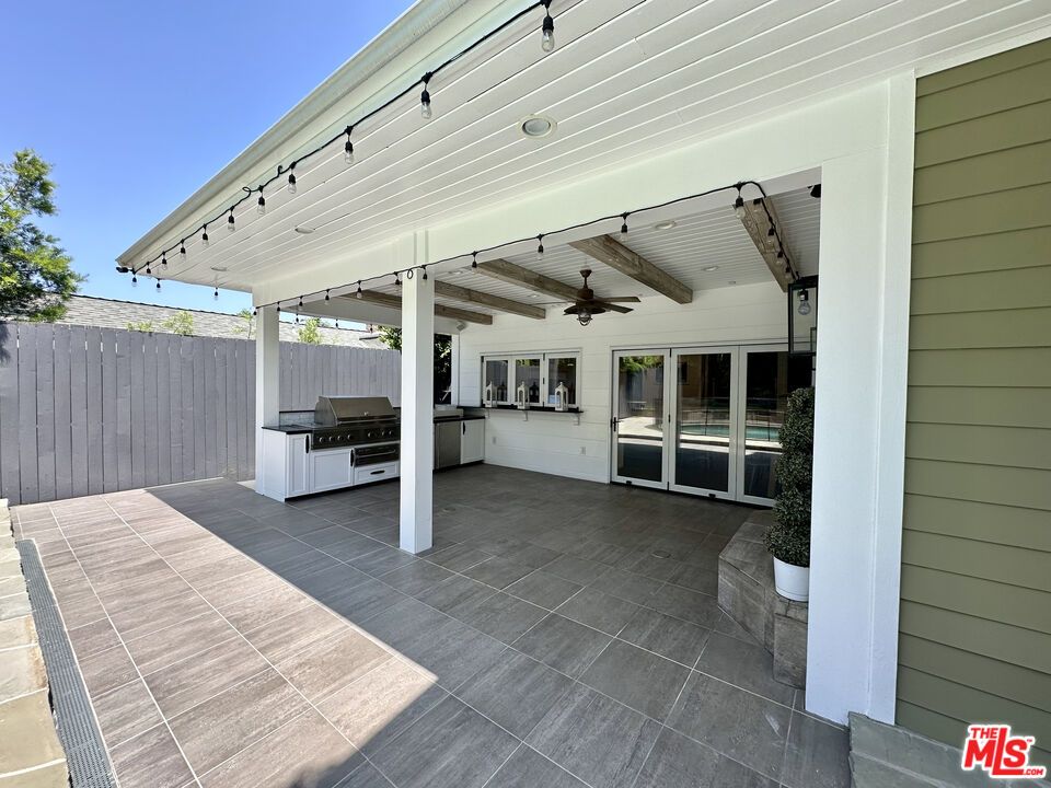 Exterior, Outdoor Kitchen
