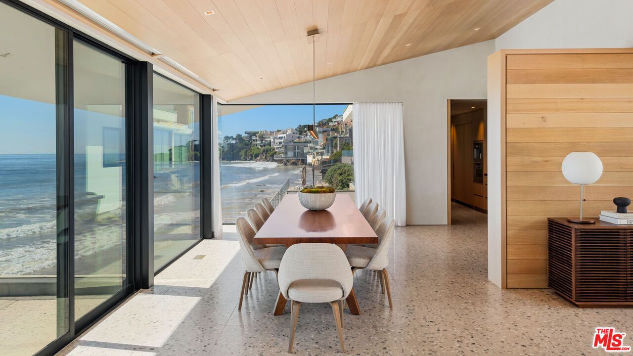 Dining room, Interior, Pendant Lights, Recessed Lighting, Water, Wooden Ceilings, Wooden Walls