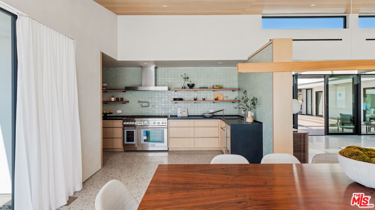 Dining room, Interior, Kitchen, Stainless Steel Appliances