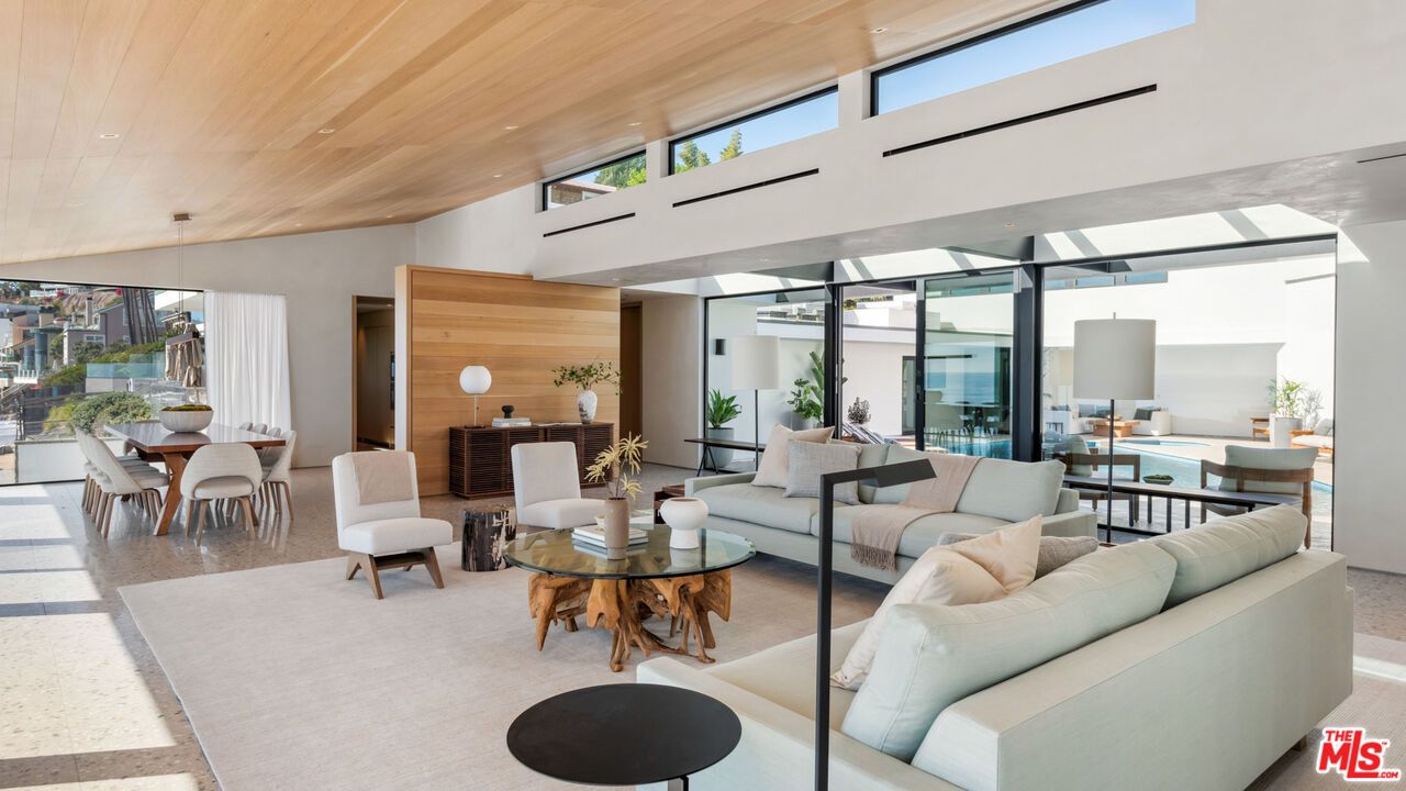 Dining room, Interior, Living room, Pendant Lights, Recessed Lighting, Wooden Ceilings, Wooden Walls