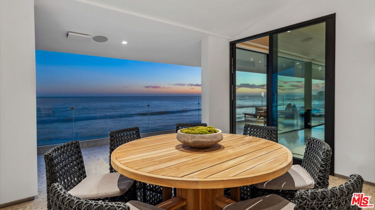 Dining room, Interior, Recessed Lighting, Water