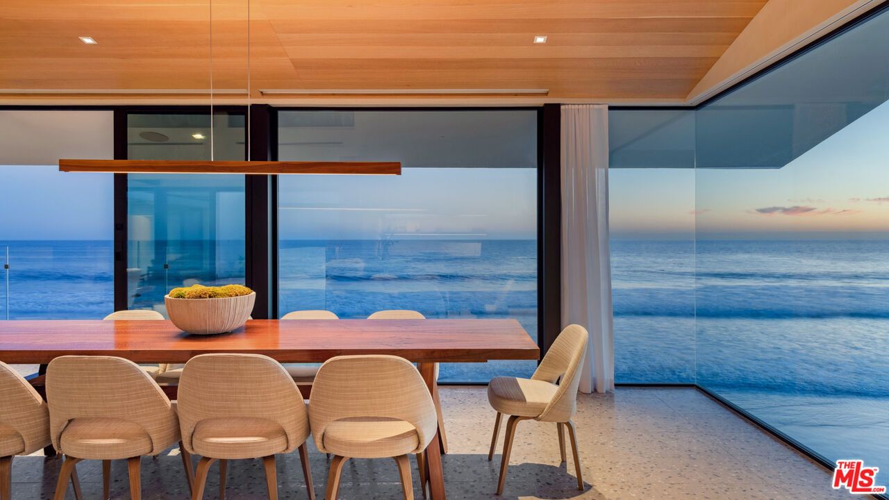Dining room, Interior, Pendant Lights, Recessed Lighting, Water