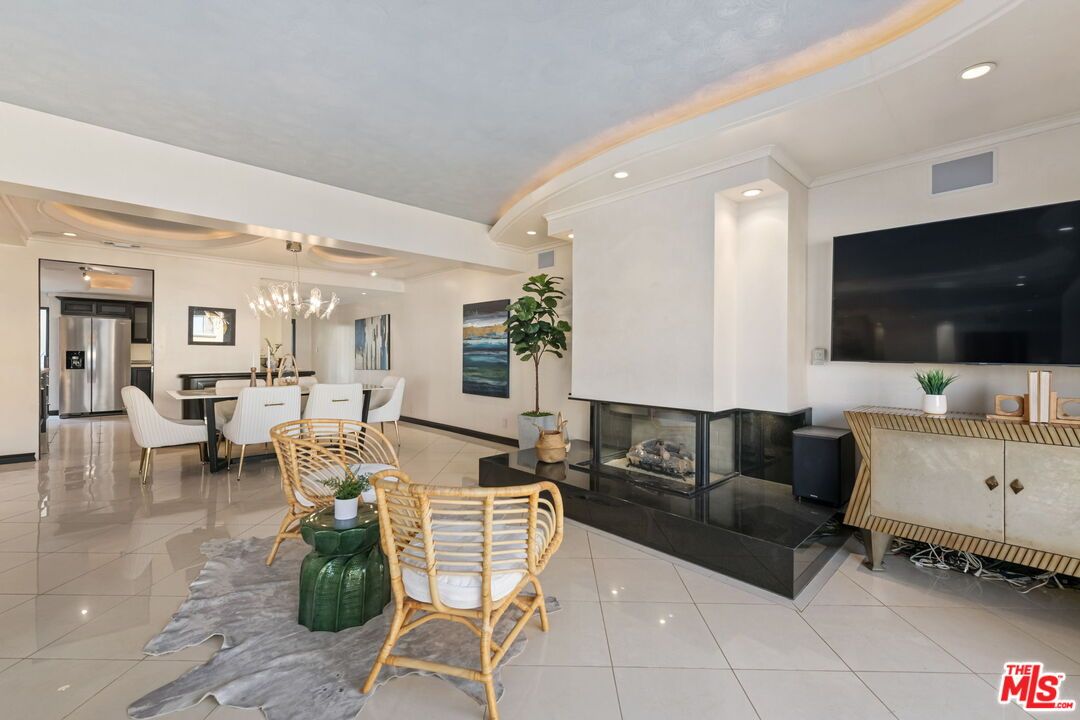 Chandelier, Dining room, Fireplace, Interior, Pendant Lights, Recessed Lighting