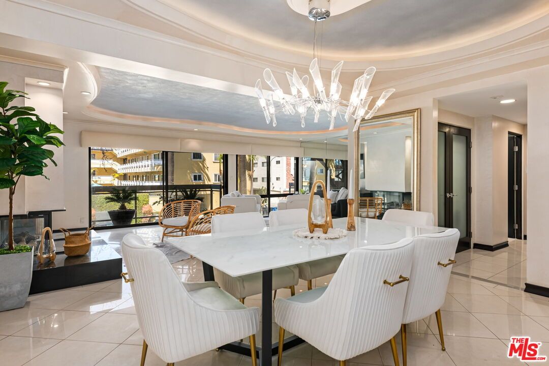 Chandelier, Dining room, Interior, Living room, Pendant Lights, Recessed Lighting