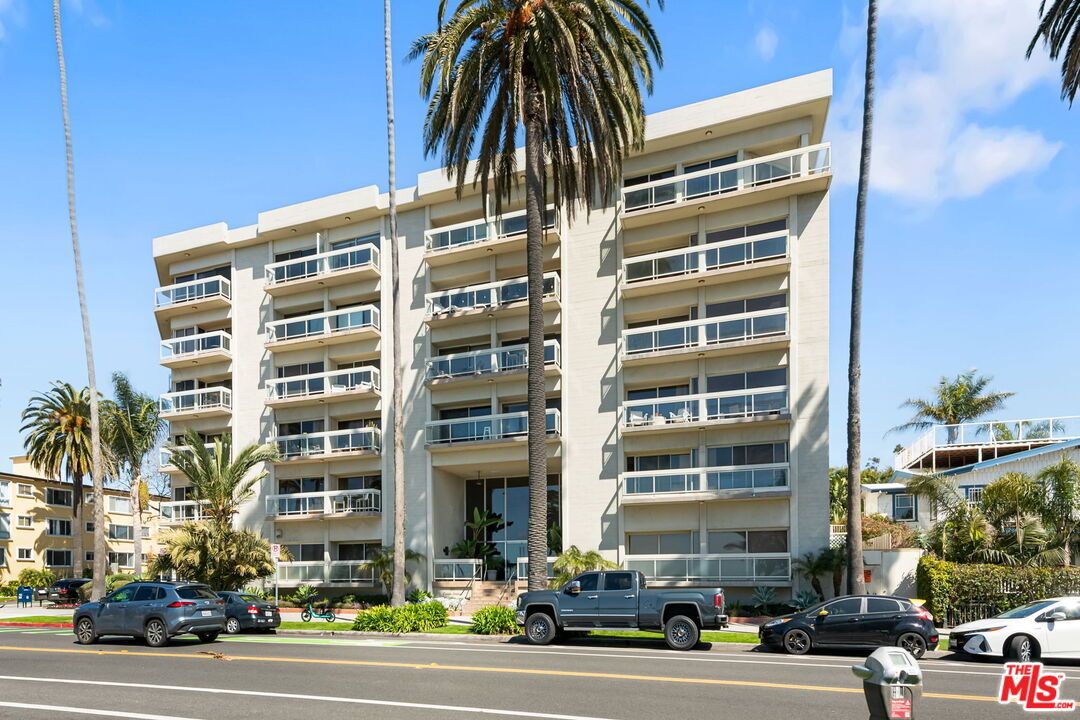 Exterior, Facade, Condo Building