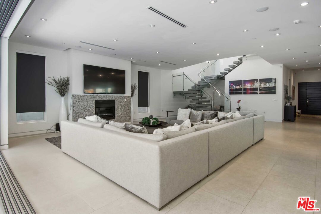 Fireplace, Interior, Living room, Recessed Lighting