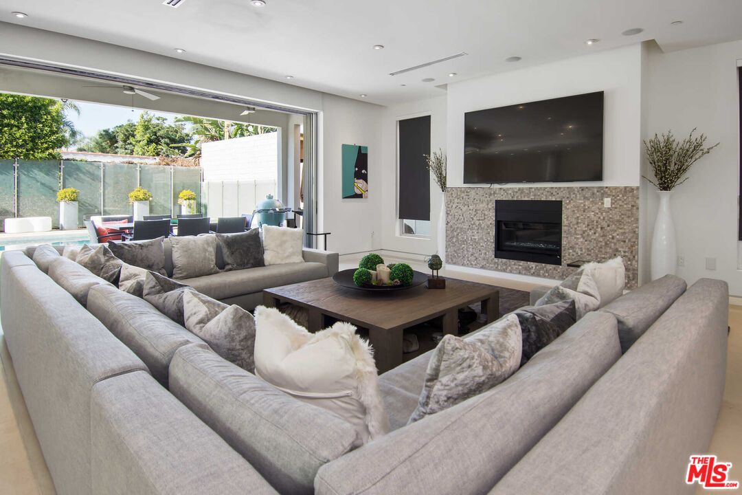 Fireplace, Interior, Living room, Recessed Lighting
