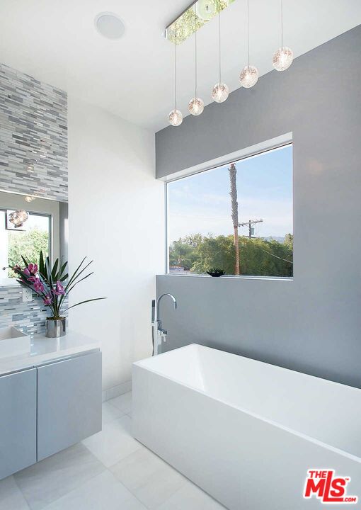 Bathroom, Interior, Pendant Lights