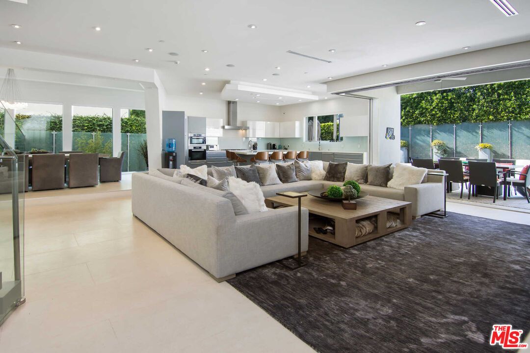 Dining room, Interior, Kitchen, Living room, Pendant Lights, Recessed Lighting, Stainless Steel Appliances